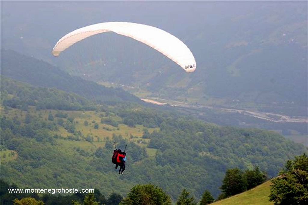 Montenegro paragliding 02