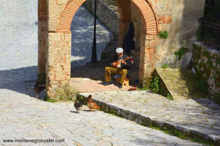 traditional local musician in Kruje