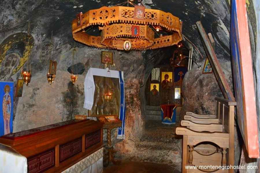 The iconostasis of the church in The Dajbabe Monastery JPG