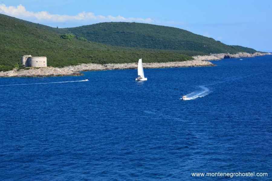 Sailing next to the Lustica peninsula
