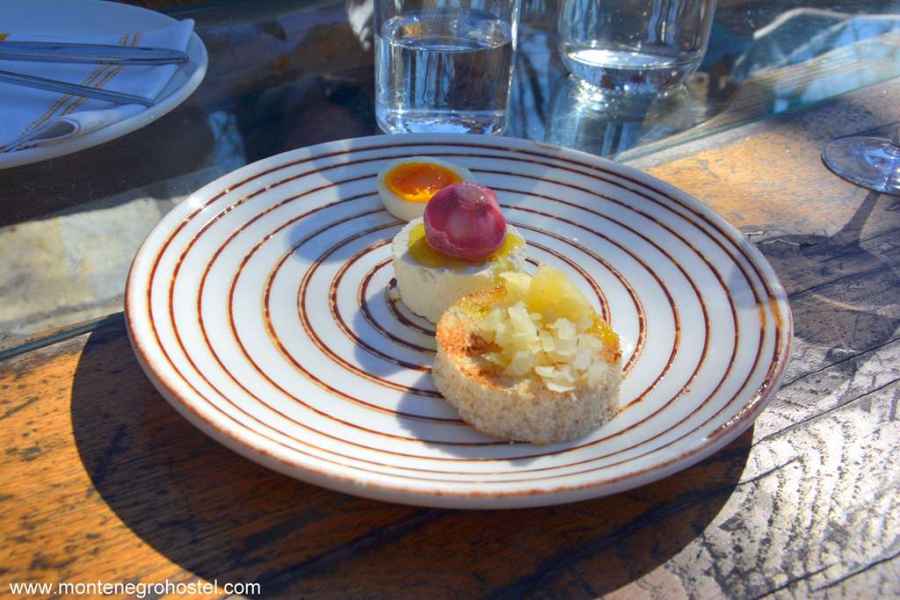 ricotta with boiled egg, toast, onion and balsamic vinegar