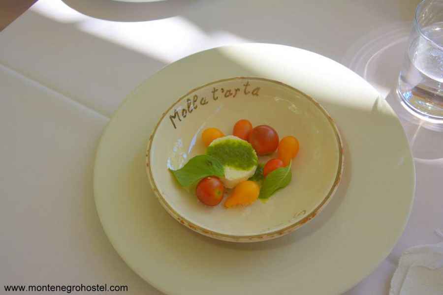 ricotta with cherry tomatoes and basil