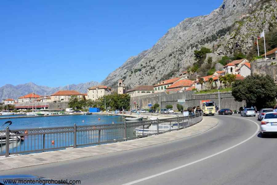 the main street between the city port and the old town