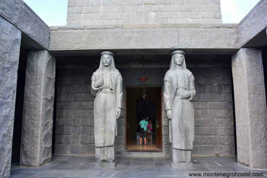 karijatide Njegosev mauzolej
