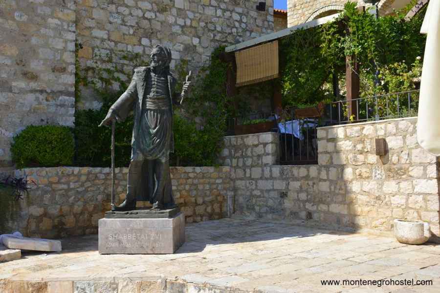 Statue of Shabbetai Zvi