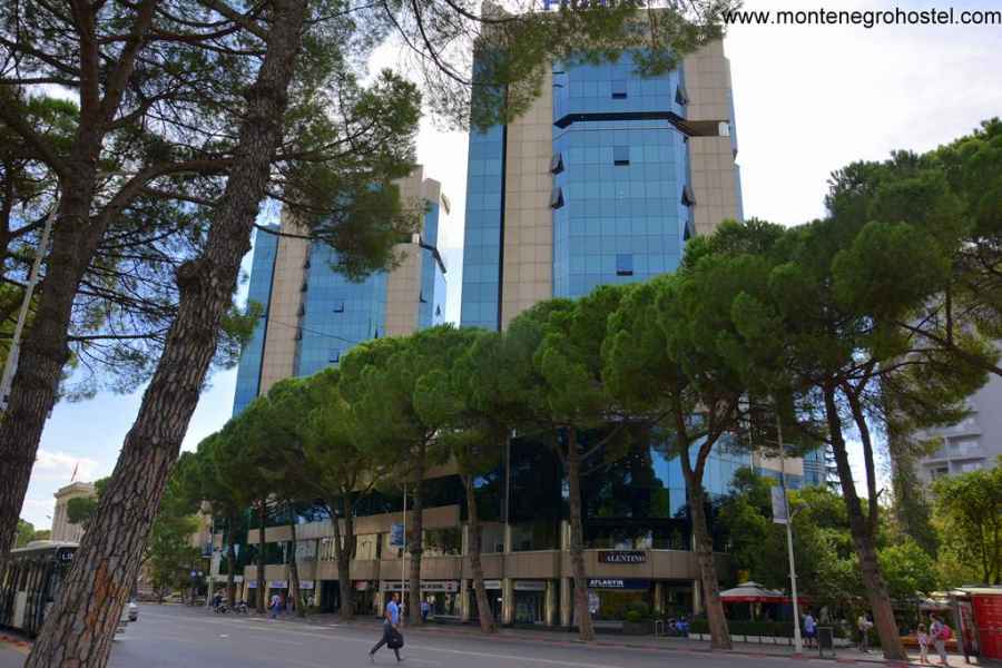 Dëshmorët e Kombit Boulevard 